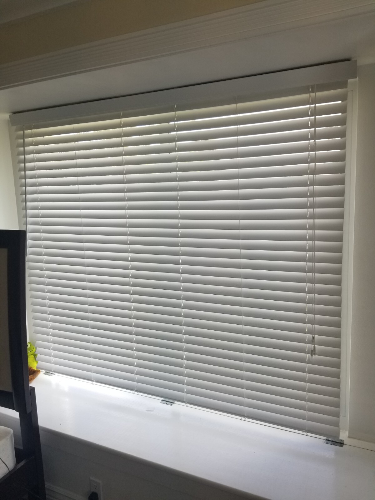 2″ FAUX WOOD BLINDS WHITE PLANTATION STYLE 71.5″ X 64″ GRANDWOOD DESIGNVIEW