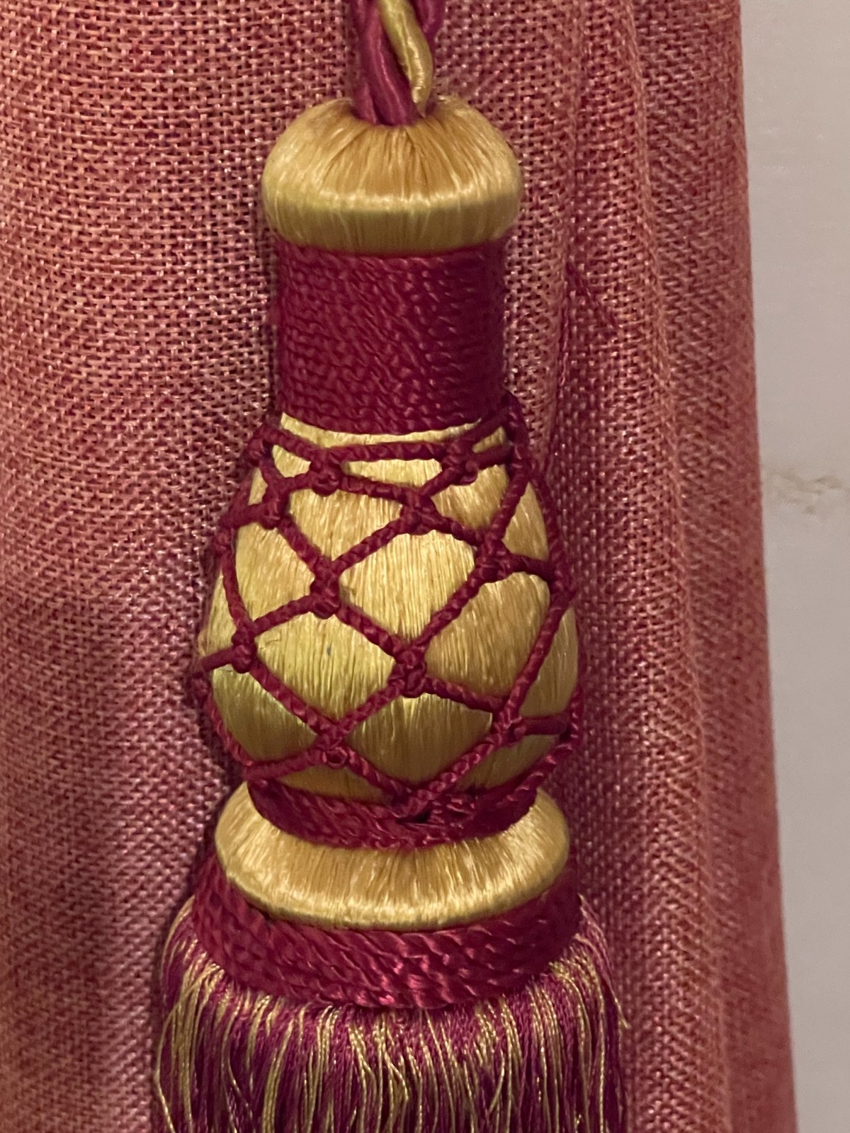 One Deco-Pro Traditional Burgundy and Gold/Beige Curtain Tassel Tieback.