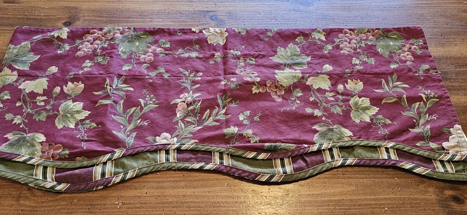 VTG Waverly CHIANTI Burgandy Fairfield Pair of Valances Striped Floral Layered