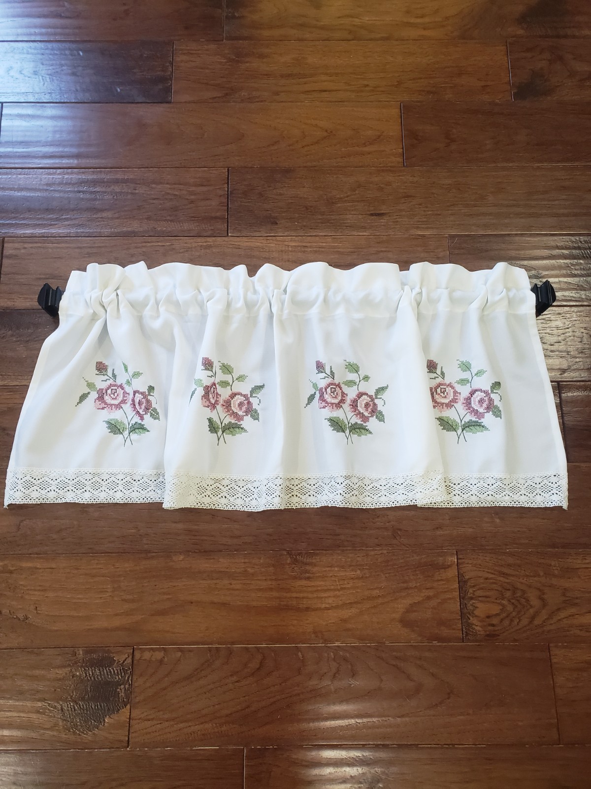 Vintage Embroidered Rose Floral White Window Valance Crochet Edge CottageCore