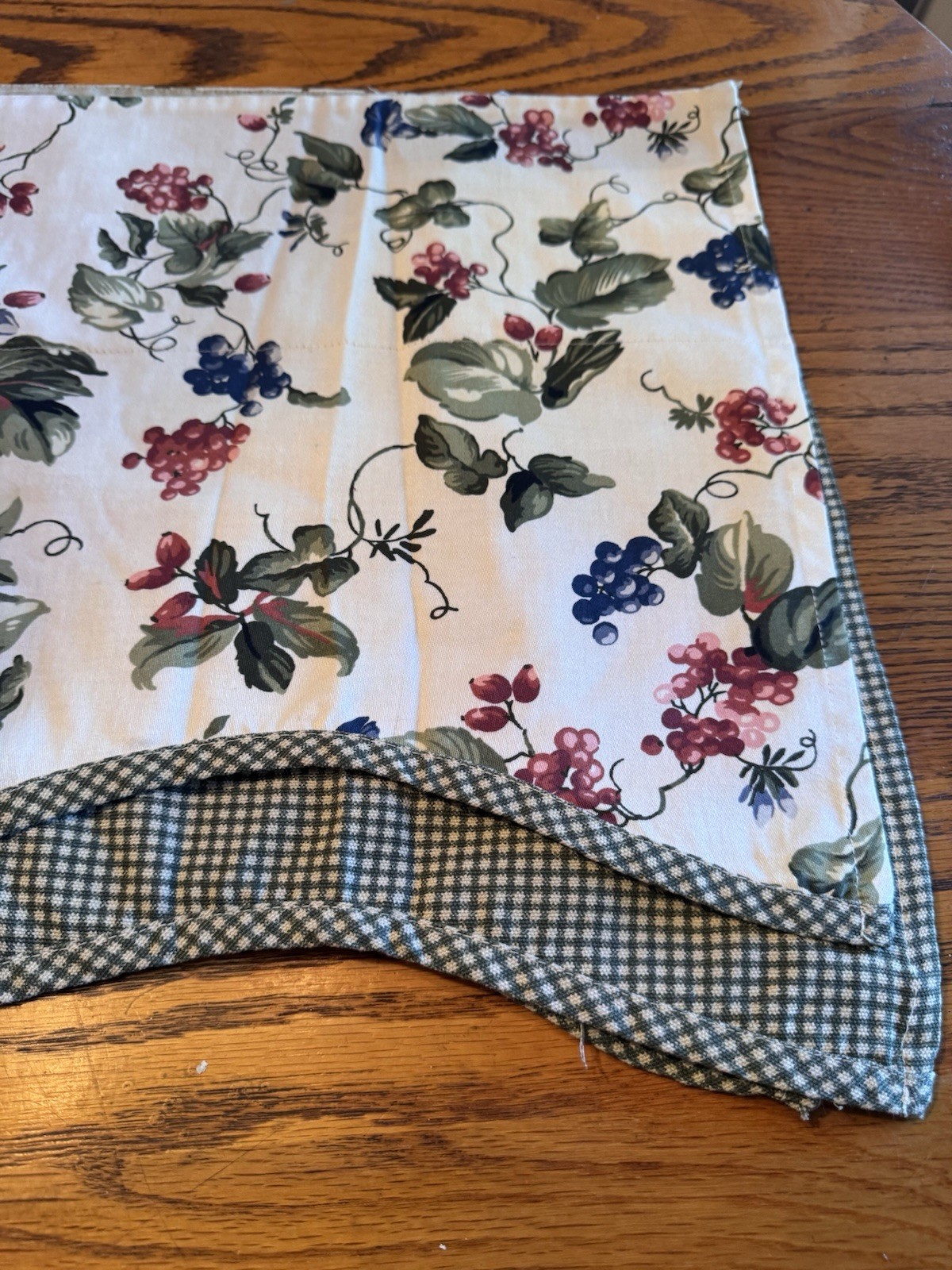 Waverly Valance Orchard Trail Scalloped Green Gingham Grapes Check 74 x 16″ FrSh