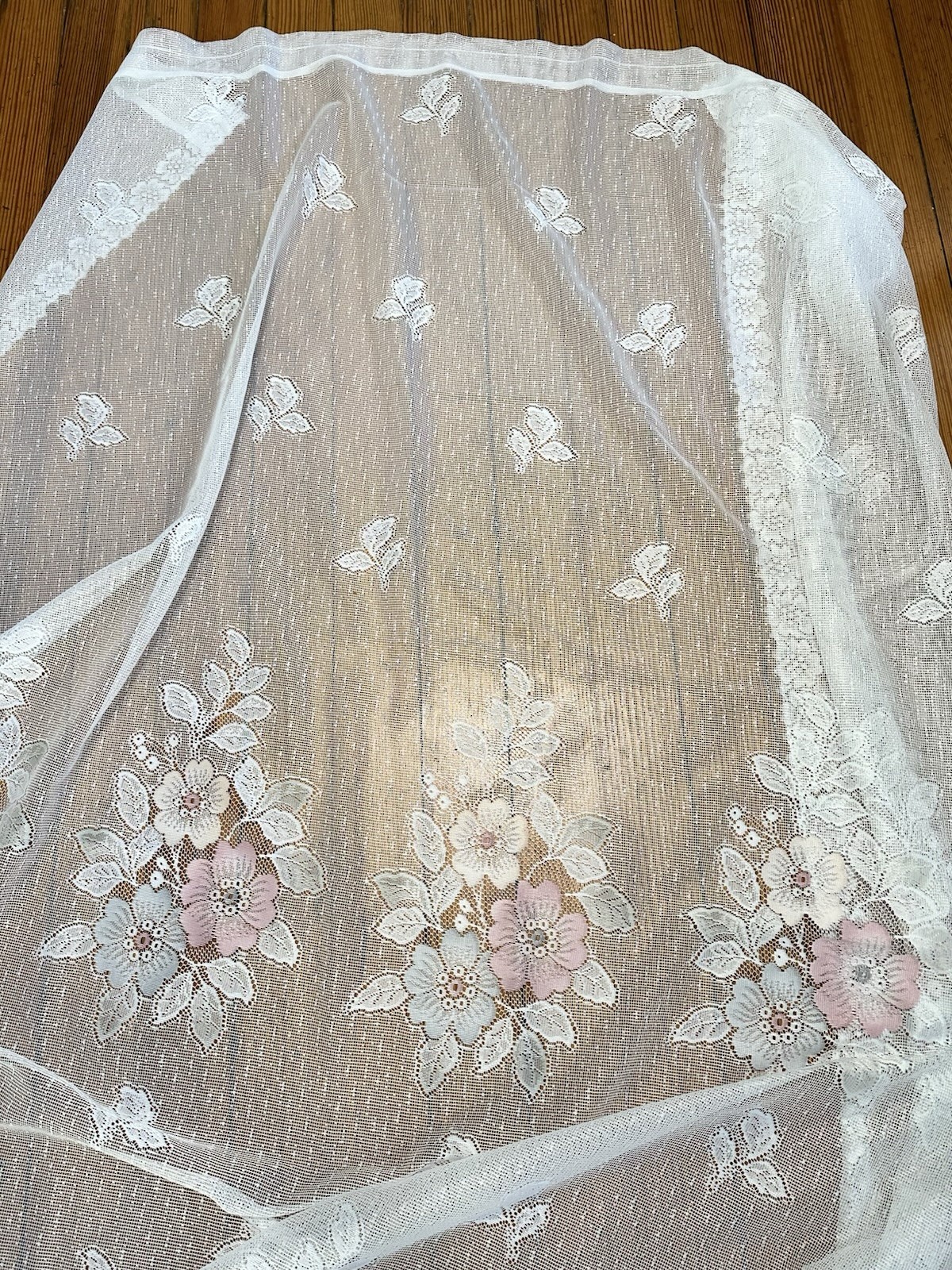 Unbranded white lace with multicolor floral pattern W. 58″ L. 80″ cutain panel