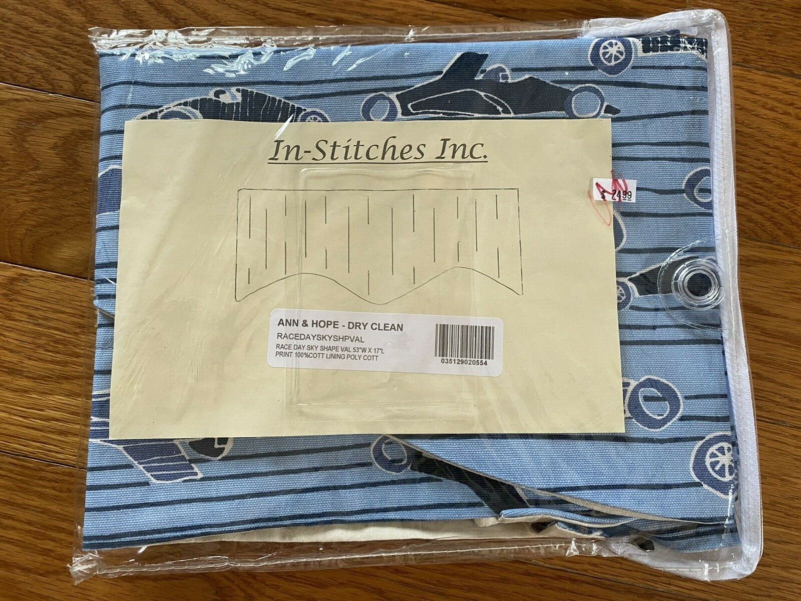 VALANCE BLUE WHITE RACECARS ANN & HOPE 53″ X 17″ IN STITCHES INC ANN & HOPE