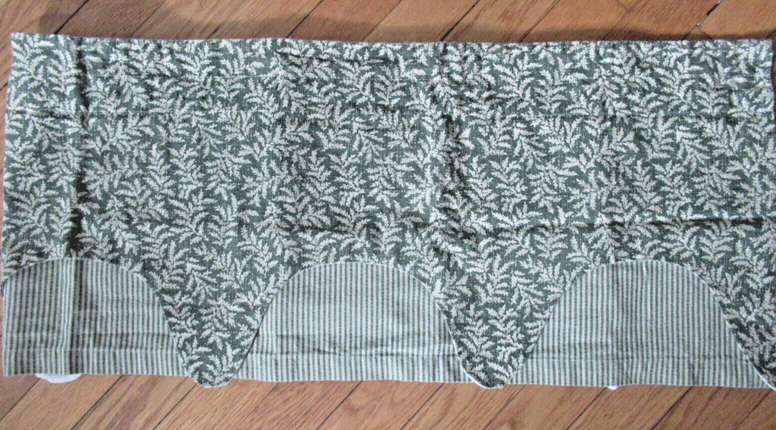 WAVERLY Fernwood Geen & Beige Striped Layered Fairfield Scalloped Valance Cotton