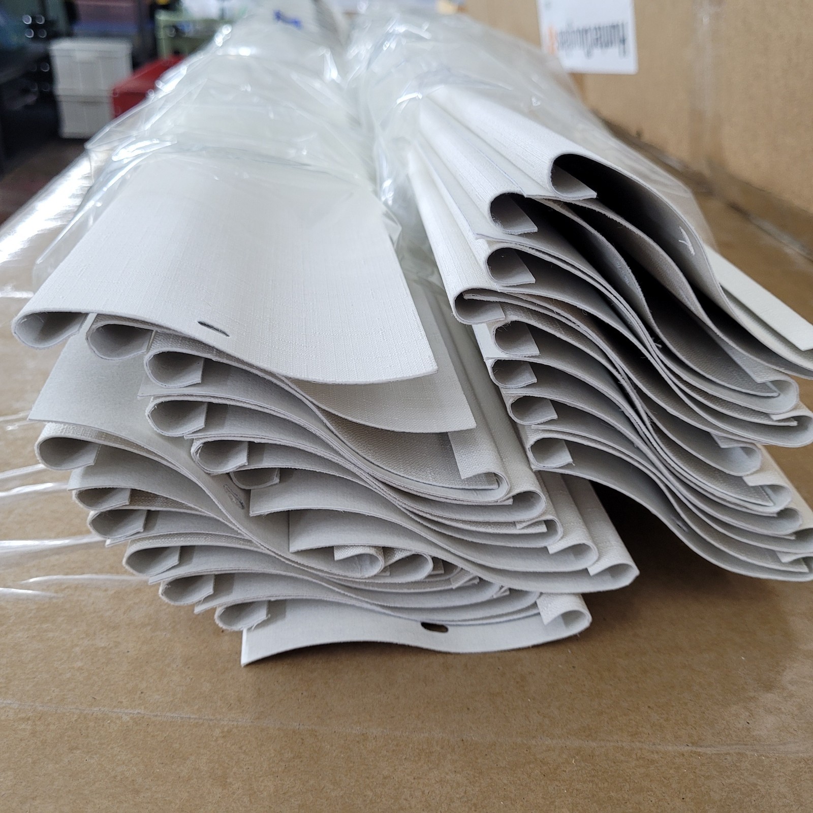 40 Hunter Douglas Cadence Vertical Blind Curved Vanes Slats 77.5″ Long Lot NEW