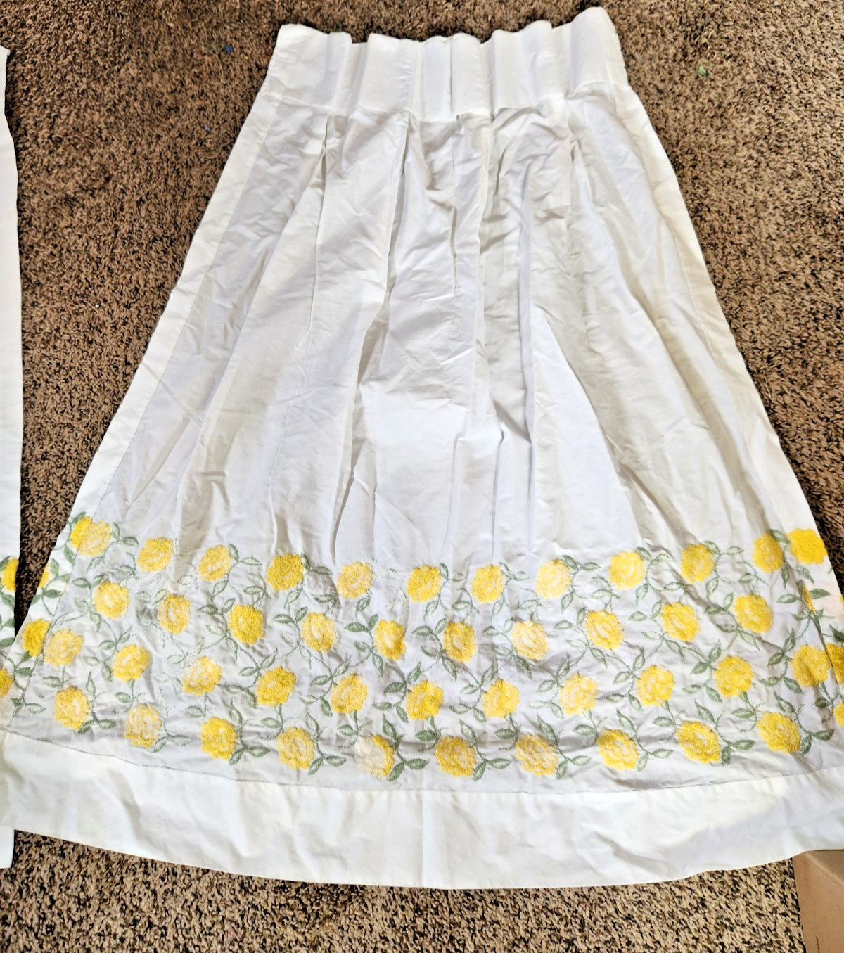 UNBRANDED PAIR OF GRANDMACORE COTTAGECORE CURTIANS 34″ EMBROIDERED FLOWERS