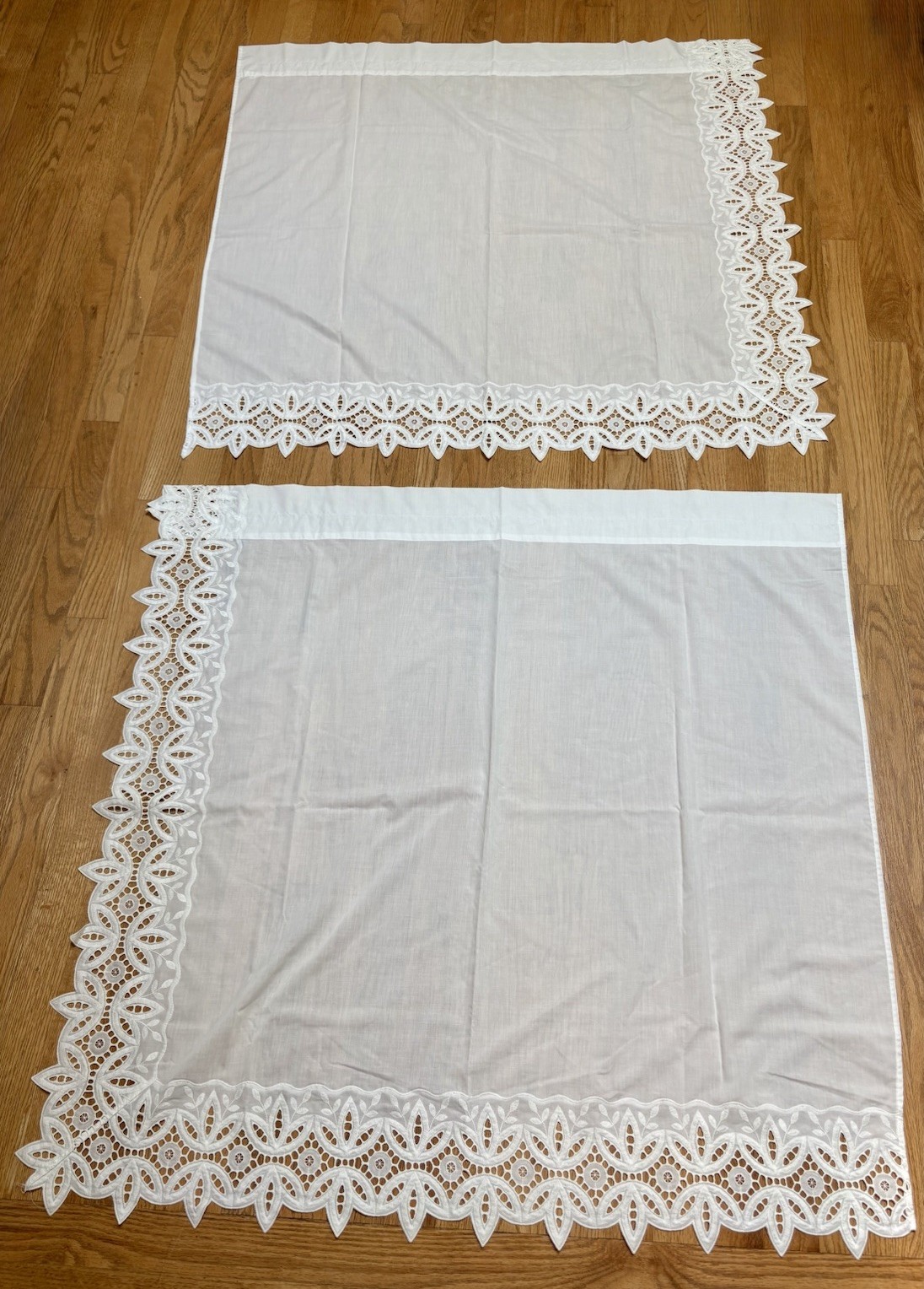 2 Vintage Filigree Eyelet Lace Edged Ivory Cafe Curtain Panels Cottage Country