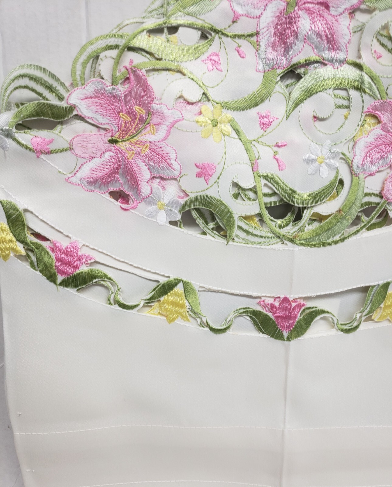 1 Fabric Embroidered Kitchen Valance(app. 58.5″Wx16″L) CUTWORK LILIES FLOWERS,CE