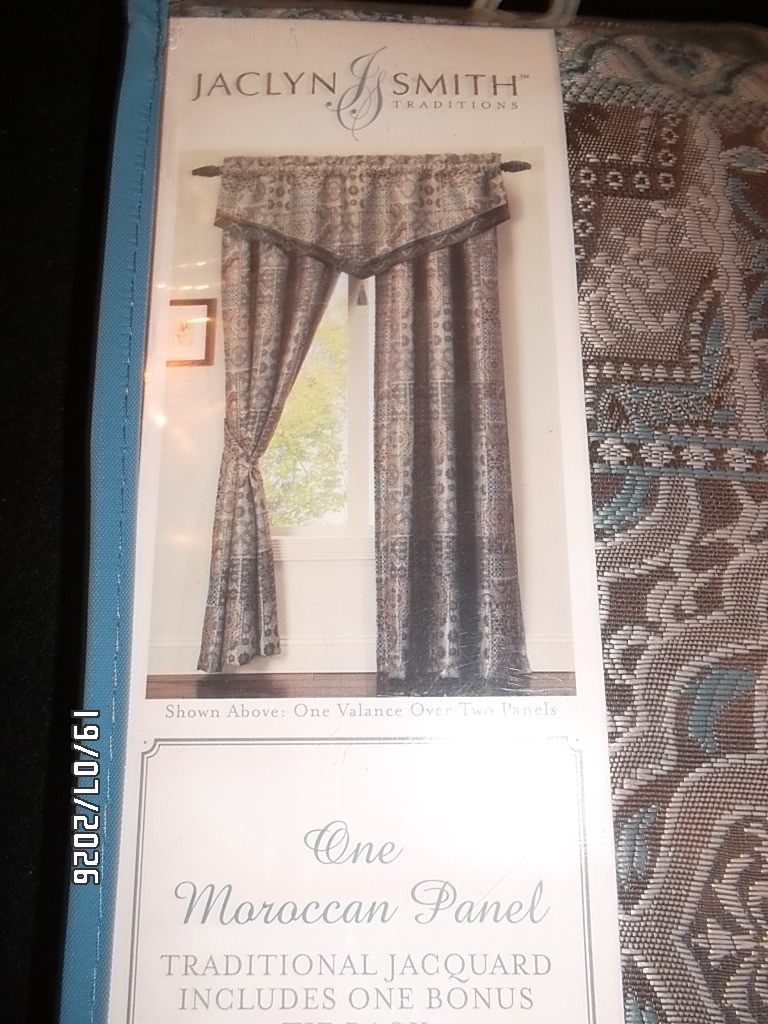 Jaclyn Smith Moroccan Panel Traditional Jacquard includes 1 bonus tie back. Seal
