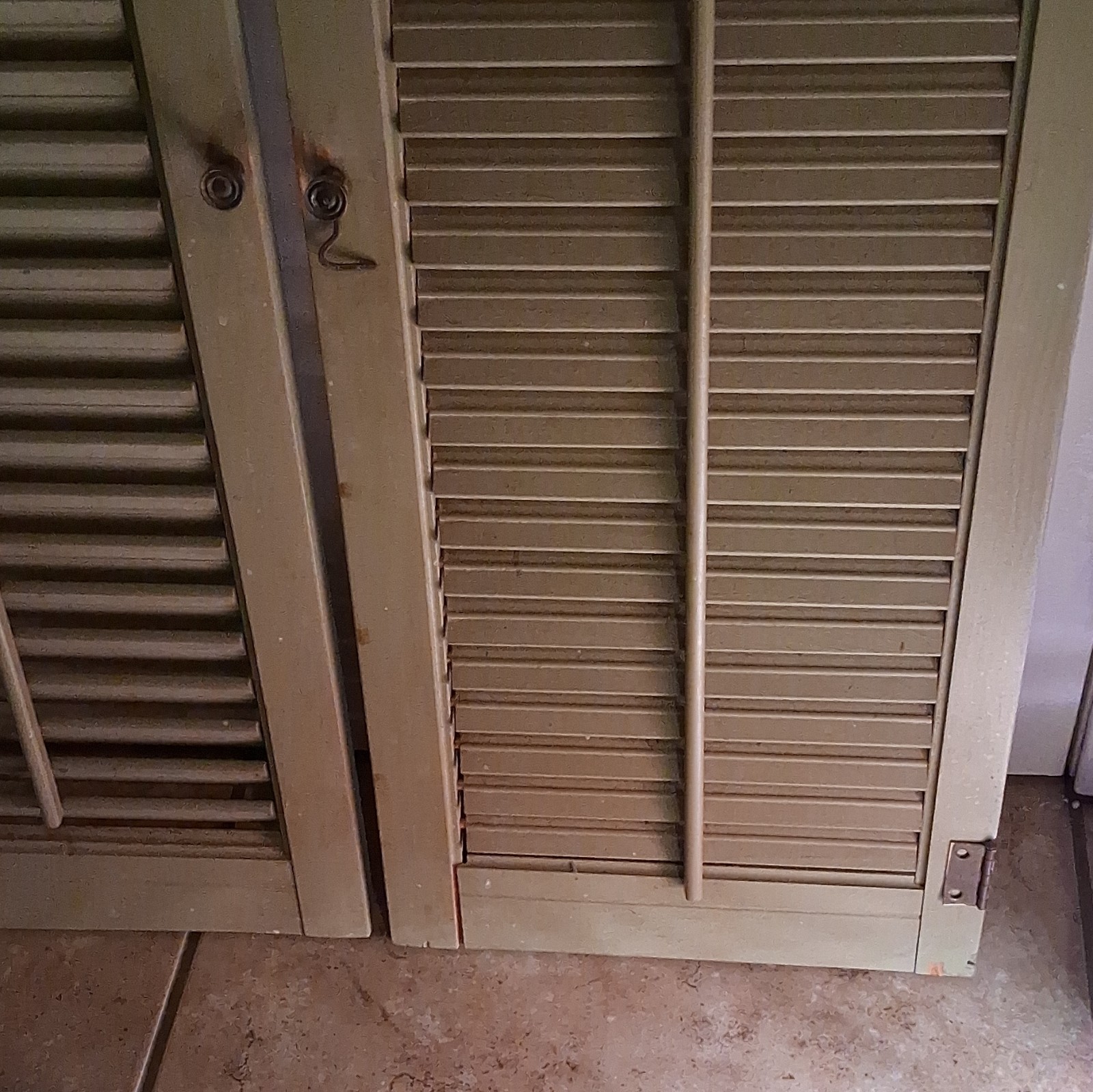 Green Full Height Louvered Window Shutters 2-Panel Wood 47mm Slats 11½”x35⅛” Ea