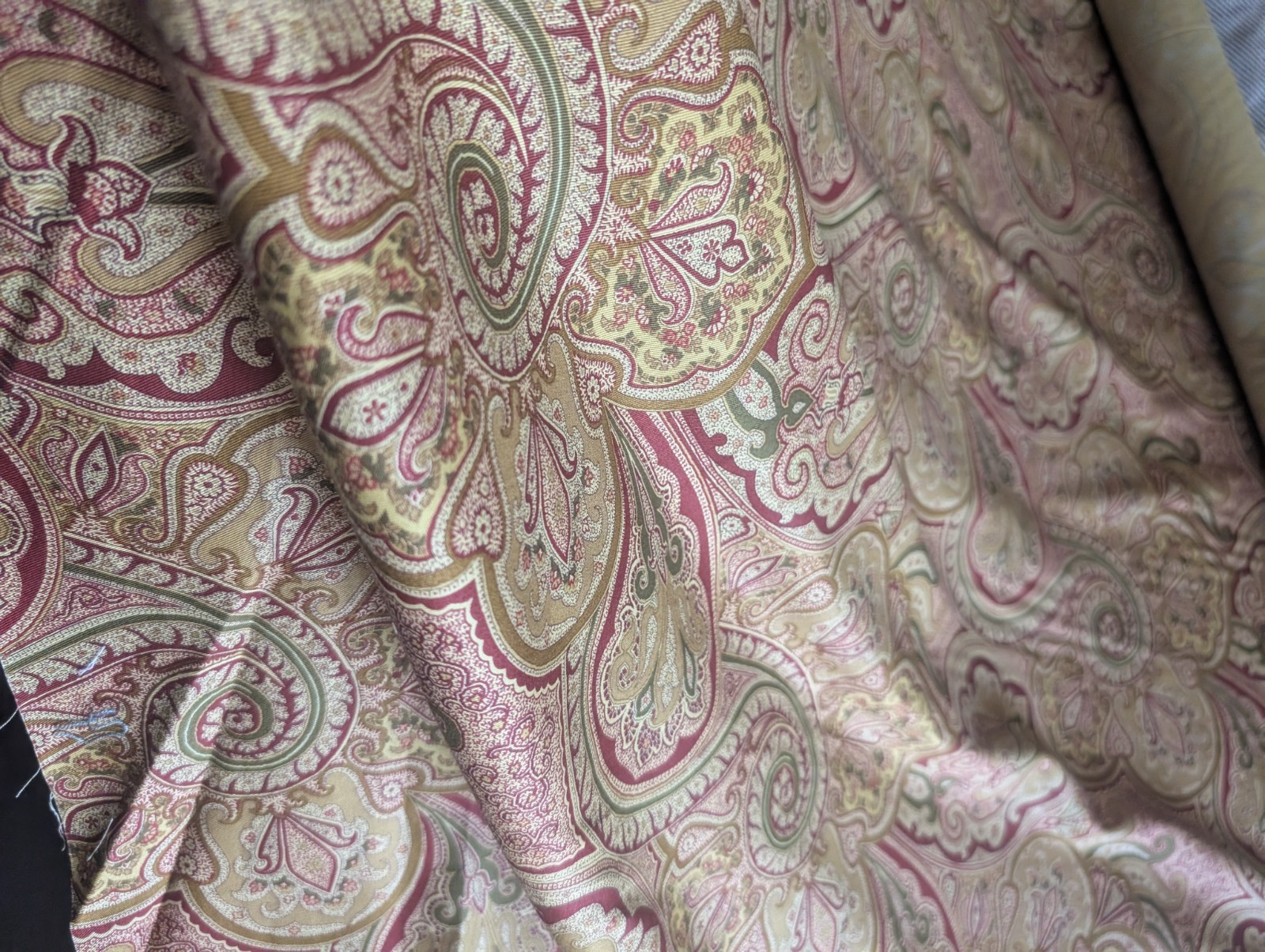 Waverly Paddock Shawl Valance. 100% Cotton. Fabric By The Yard . 55″ Wide