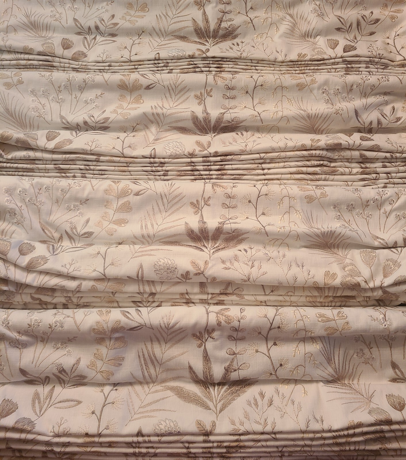 Lafayette Interior Designs Flat Fold Embroidery Cordless Roman Shade – Set Of 4