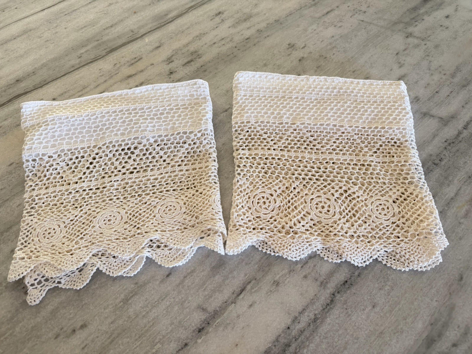 Set of 2 Hand Crocheted Cotton Cafe Curtains Valances Rose Lace 51.5×15