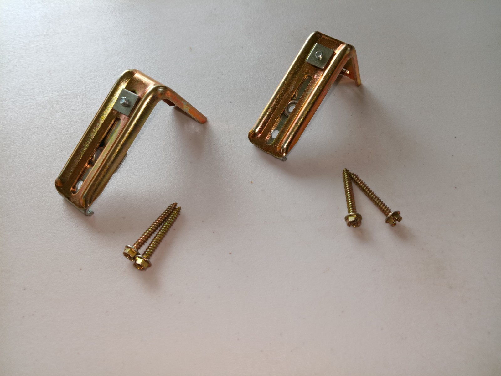 Vtg Kirsch decorative traverse rod brackets 51545SX.92 & screws. 1 pair. 513