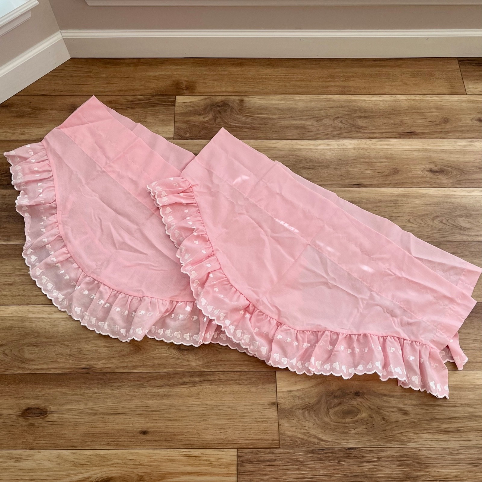2x JC Penney Valance Set Ruffle Scallop Heart Embroidered 69.75″ x 20.5″ Pink