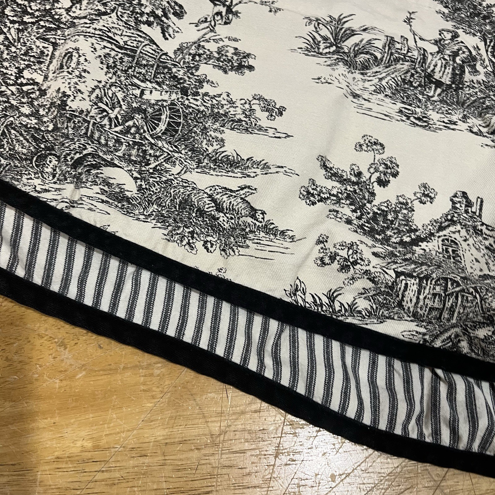 Waverly Garden Room Double Layer Ascot Valance Wellington Toile Black 58×19″