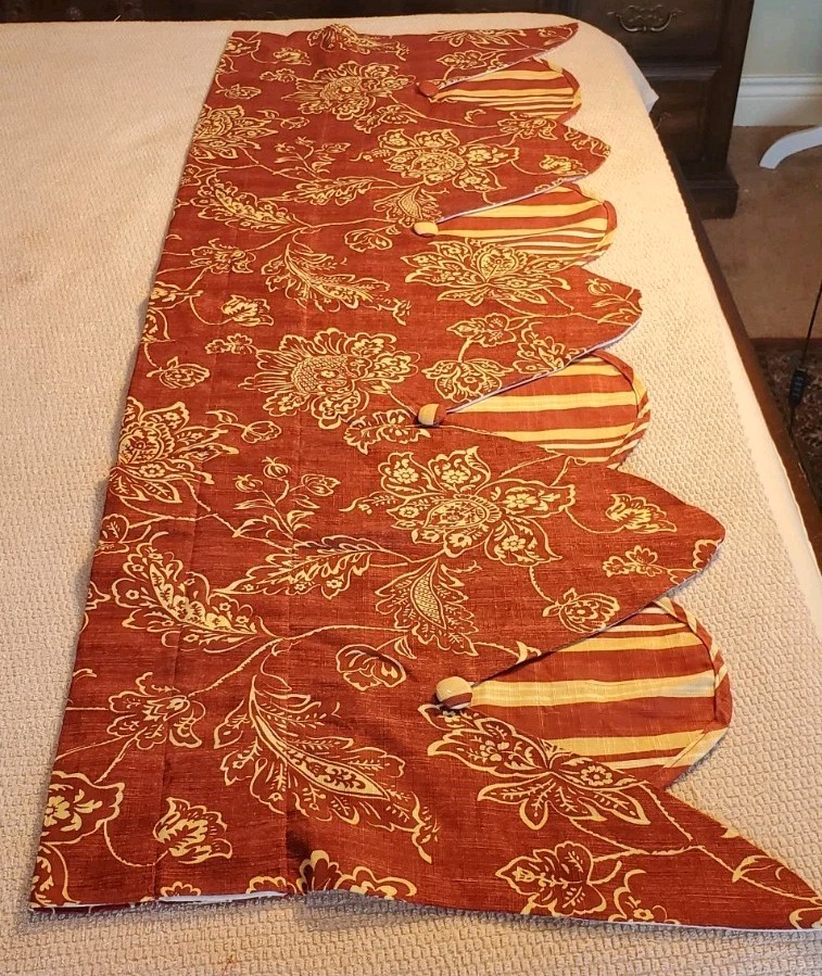Williamsburg Everard Jacobean Scalloped Valance Red Floral Striped Set Of 3
