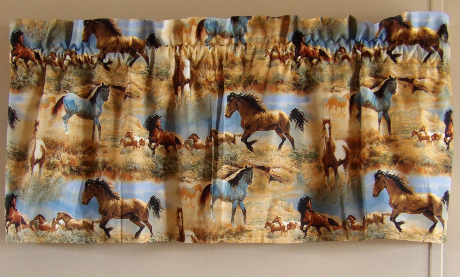Horse Valance, rustic Western style curtain, Ranch kitchen, Farm, Cabin