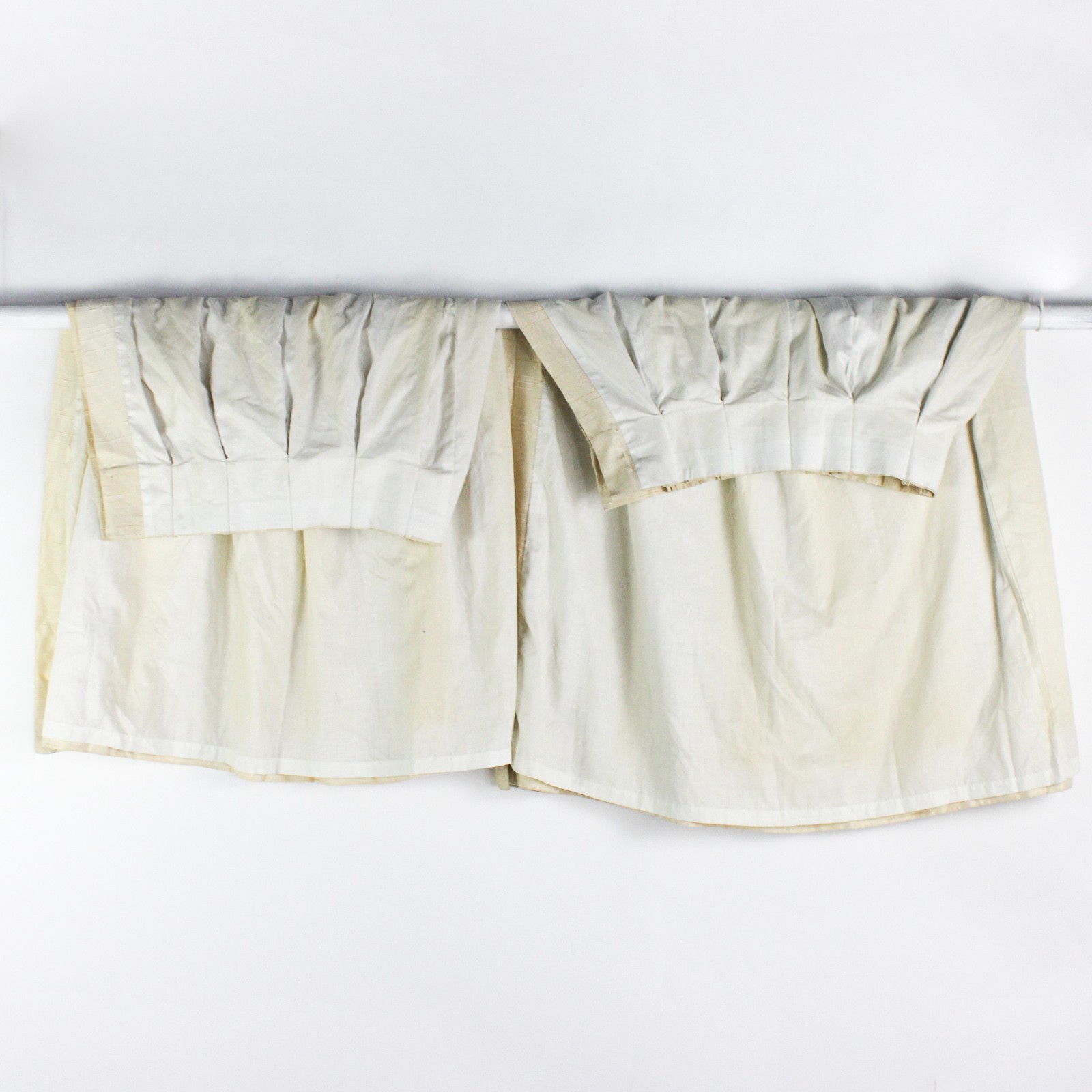 Set Of 2 Matching Unbranded Cream White Lined Fabric Curtains 42″ x 44″