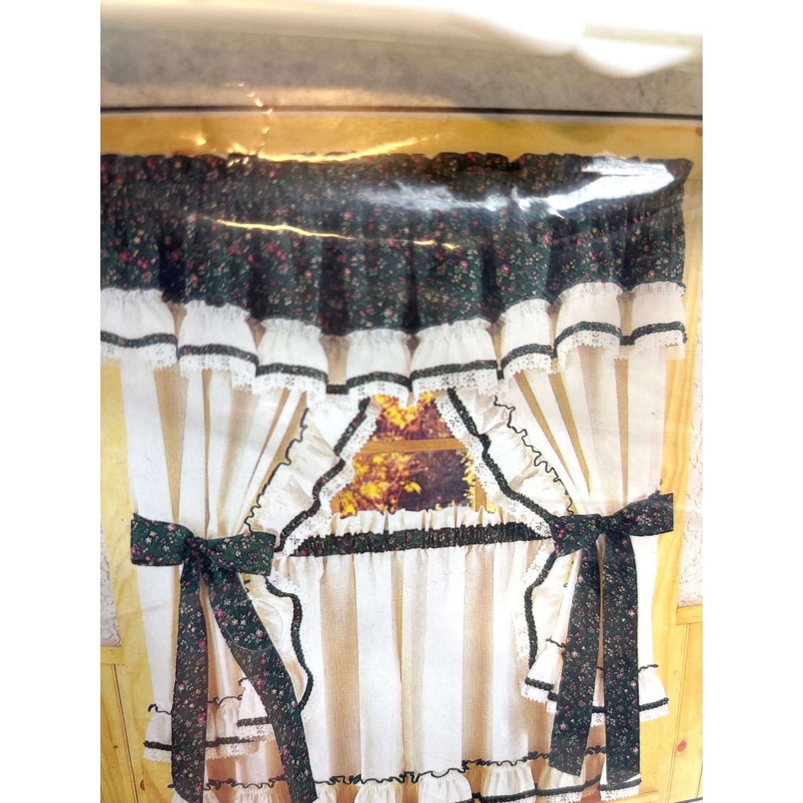 “Cutesy Calico” Ruffled Tiers and Valance in Hunter Green, by Arley Style #441