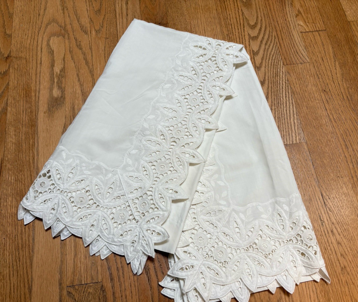 2 Vintage Filigree Eyelet Lace Edged Ivory Cafe Curtain Panels Cottage Country