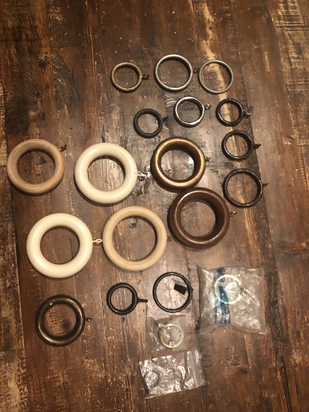 (20) Various Sizes Wood And Metal Curtain Drapery Rings