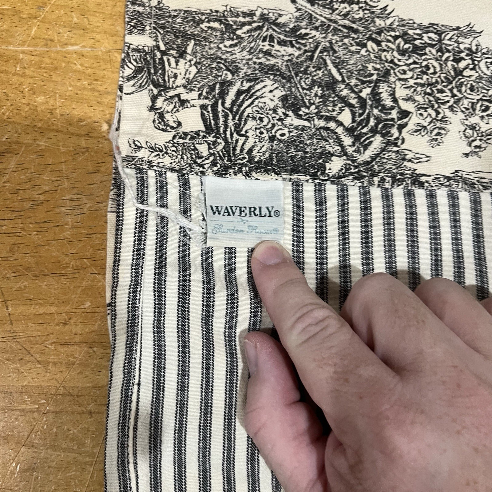 Waverly Garden Room Double Layer Ascot Valance Wellington Toile Black 58×19″