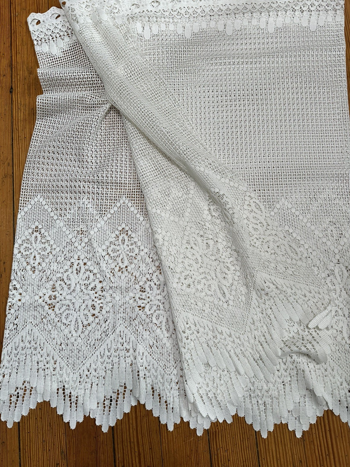 Unbranded White Lace Floral Curtain Panel W. 34in L. 68in