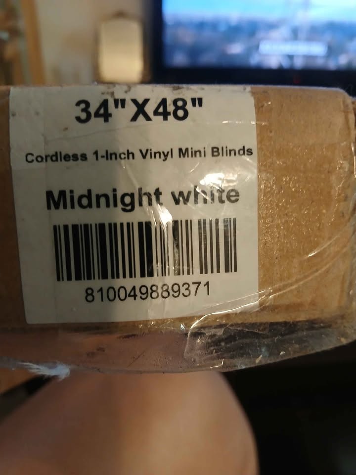 34″ x 48″ Cordless 1-Inch Vinyl Mini Blinds – Midnight White – New