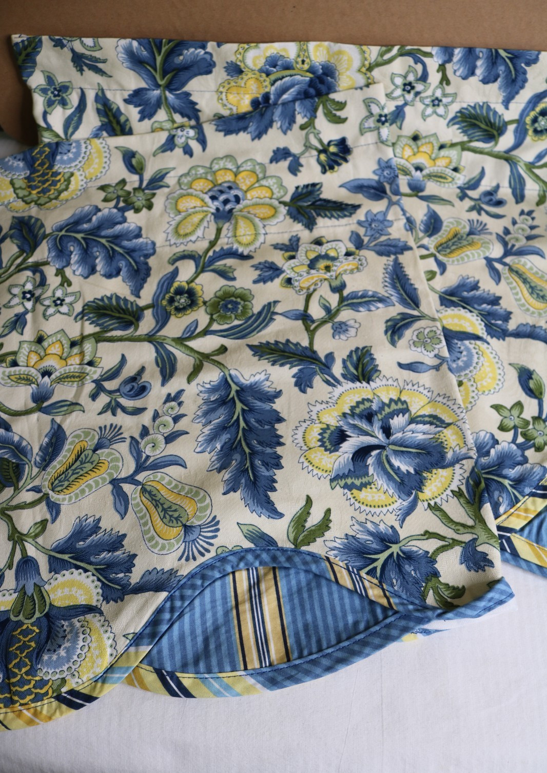 2 Waverly Imperial Dress Jacobean Floral Valance Scalloped 52″ x 19″