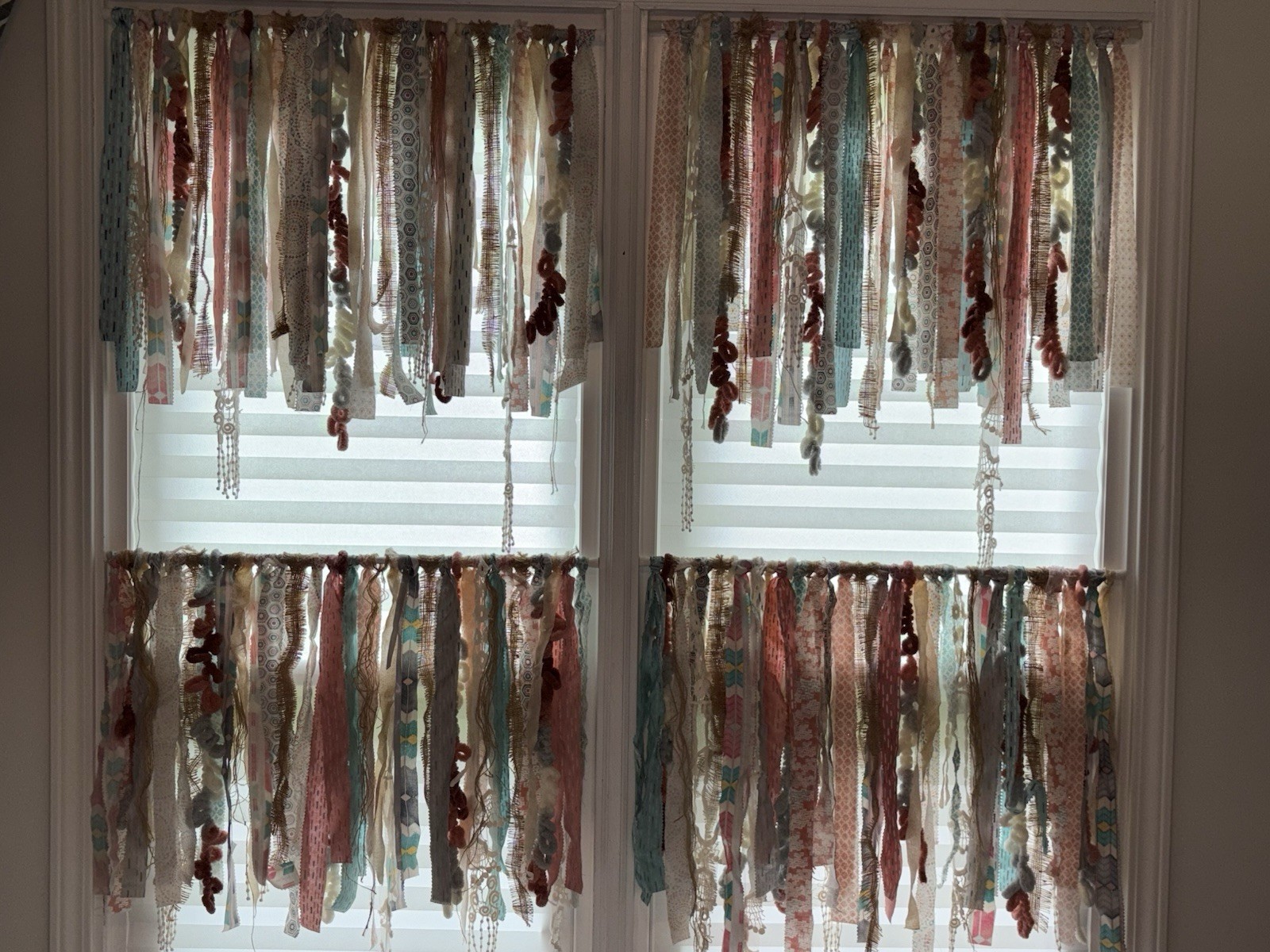 Shabby Sheek Window Valance 4 pieces with rod