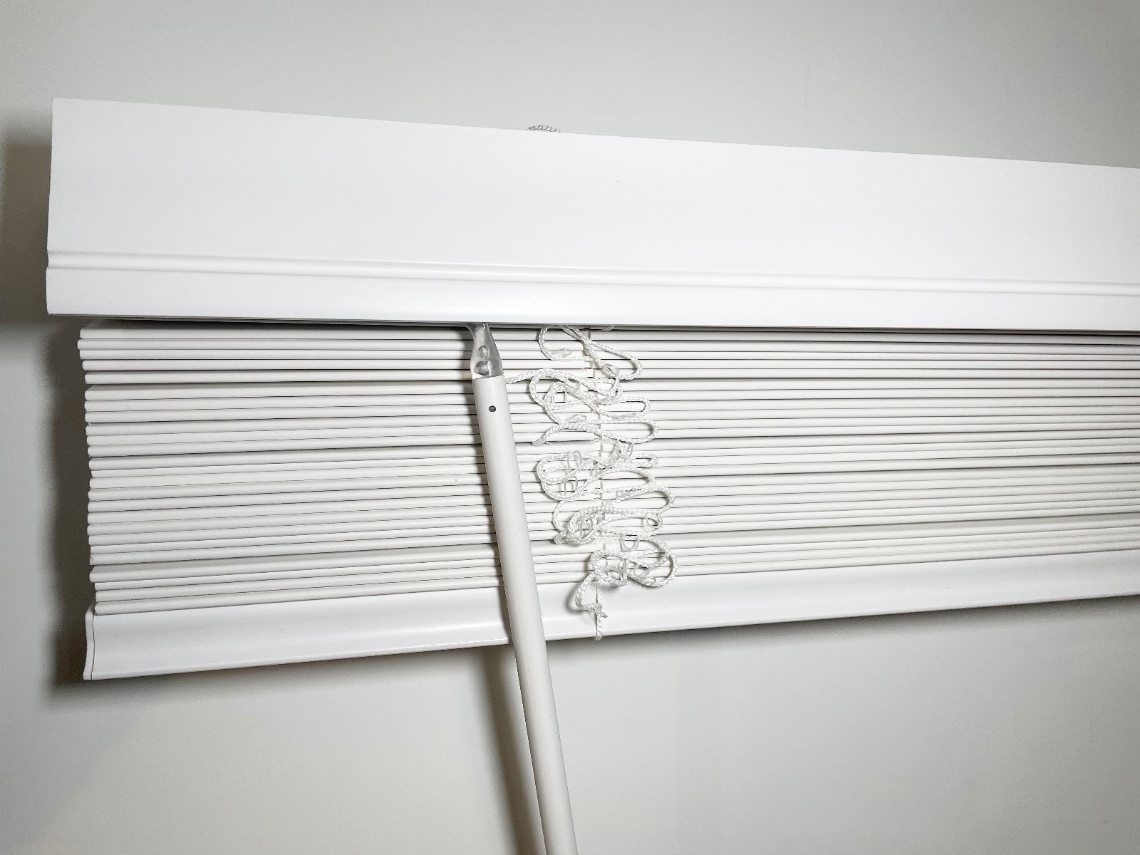 LEVOLOR Basic Cordless Faux Wood Blinds White 47 x 48 in 2″ Slat