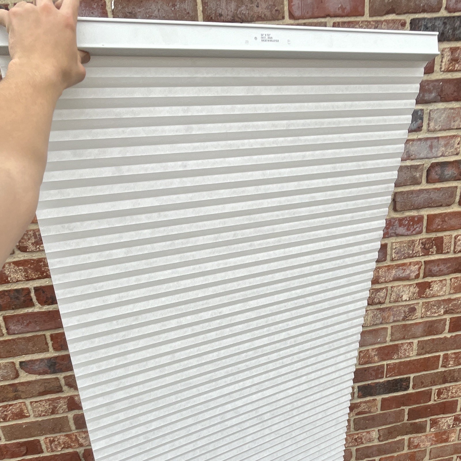 Cordless Cellular Shade White 32″W x 72″H Light Filtering Fabric Malaysia