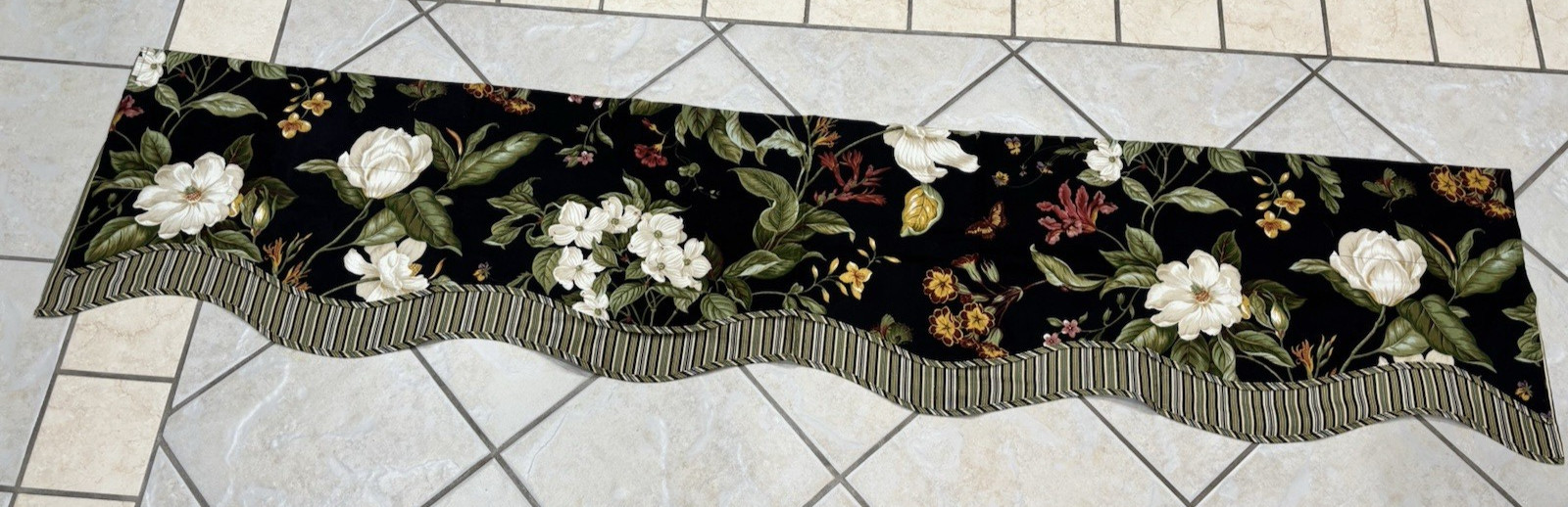 New WAVERLY Williamsburg Garden Images Black Ascot Valance See Note 77×16