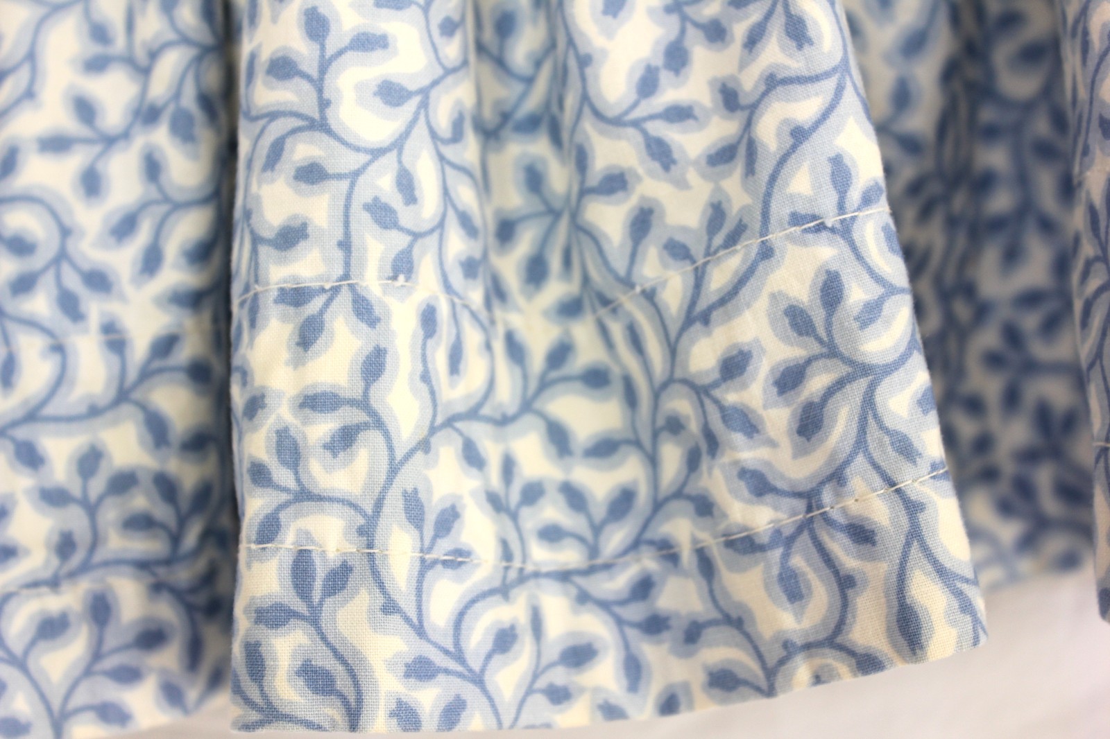 Custom Botanical Valance 150″ Blue & White Rose Hips Lined Dual Rod Pocket Vtg