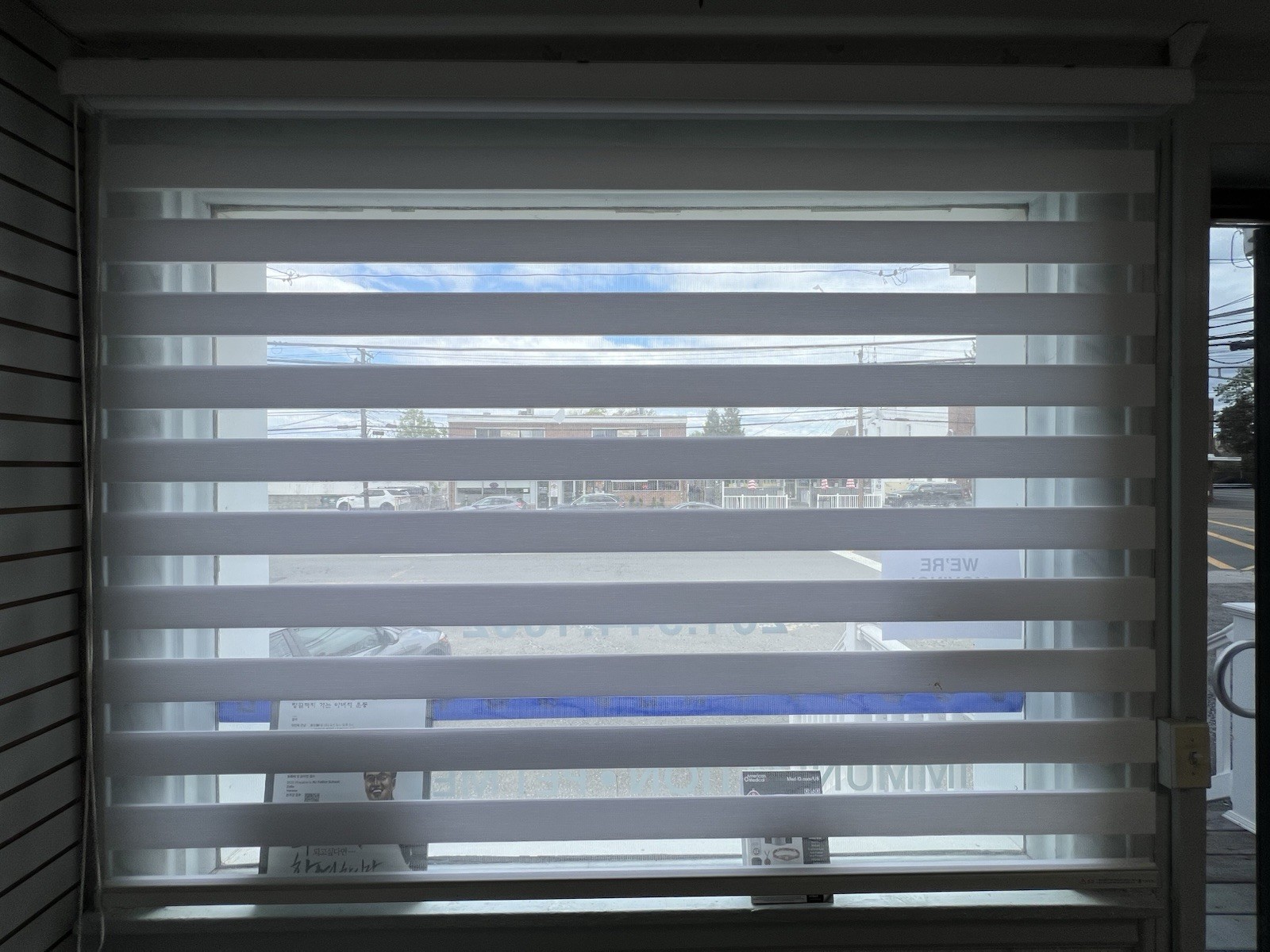 2sets of White Zebra Blinds 73×67 Fabric Window Frame Light Filtering Cordless