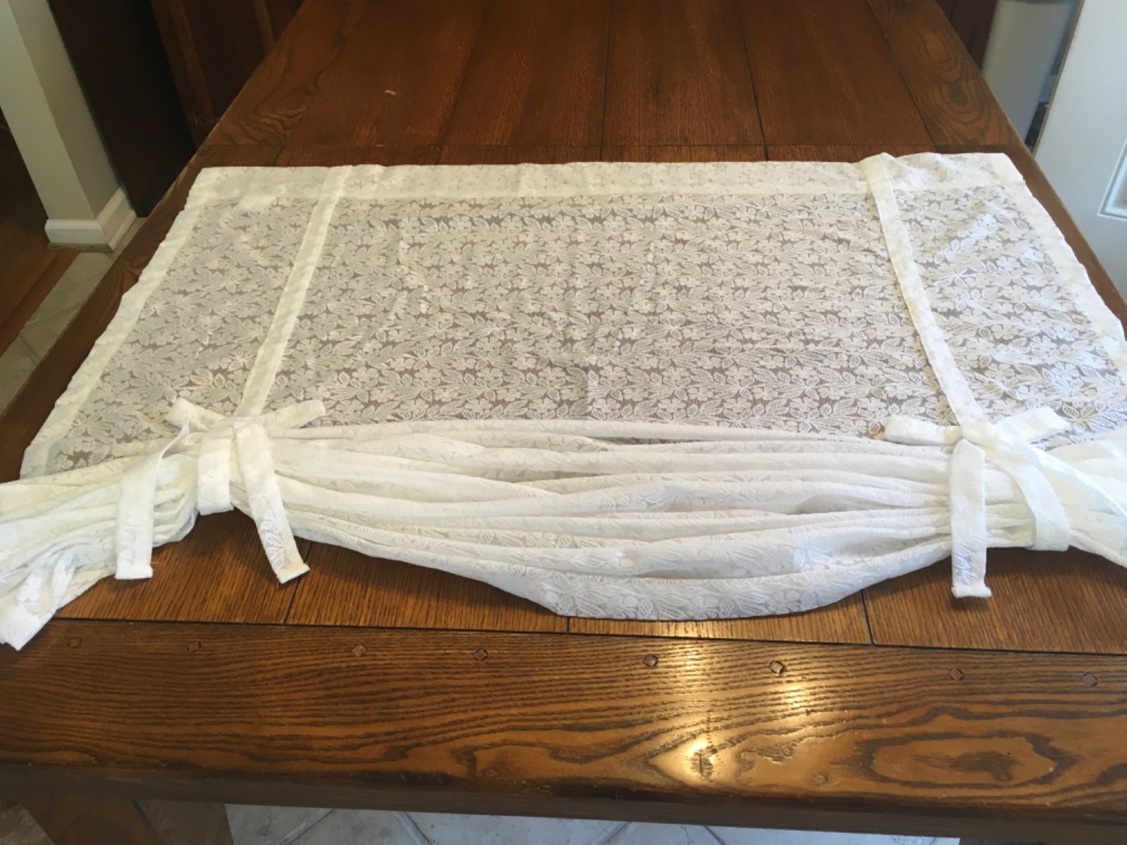 Martha Stewart 1 balloon Shade panel white lace with ties 62×41 wide