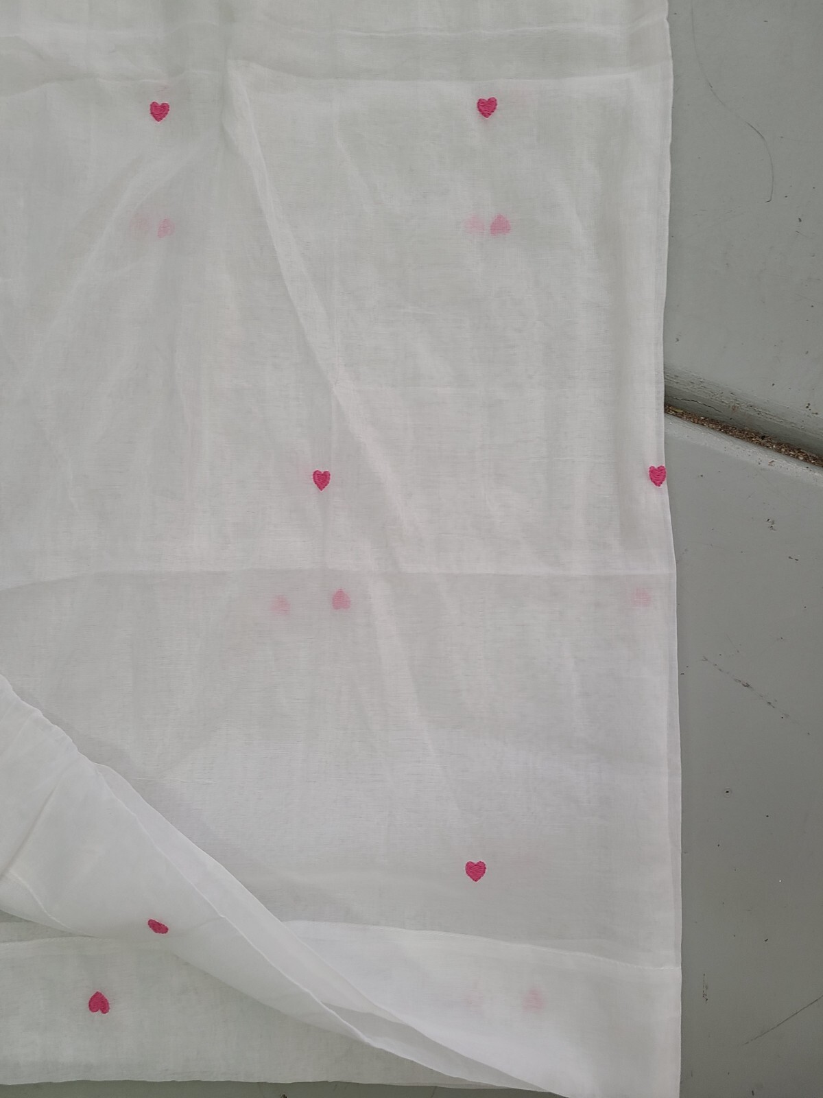 Pottery Barn Kids “Embroidered Pink Hearts” Sheer Drapery Panel 44″ X 96″ – 1