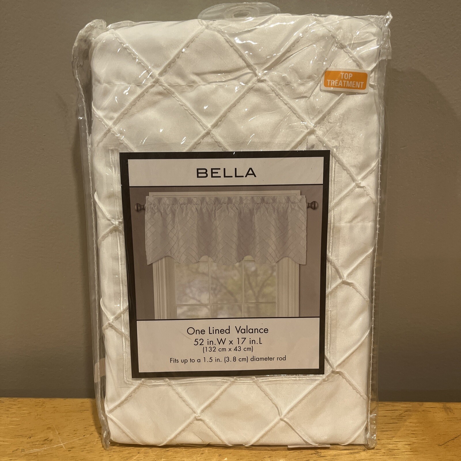 Bella White Diamond Lined Valance 52×17″ Fits 1.5in Rod Top Curtain Scalloped