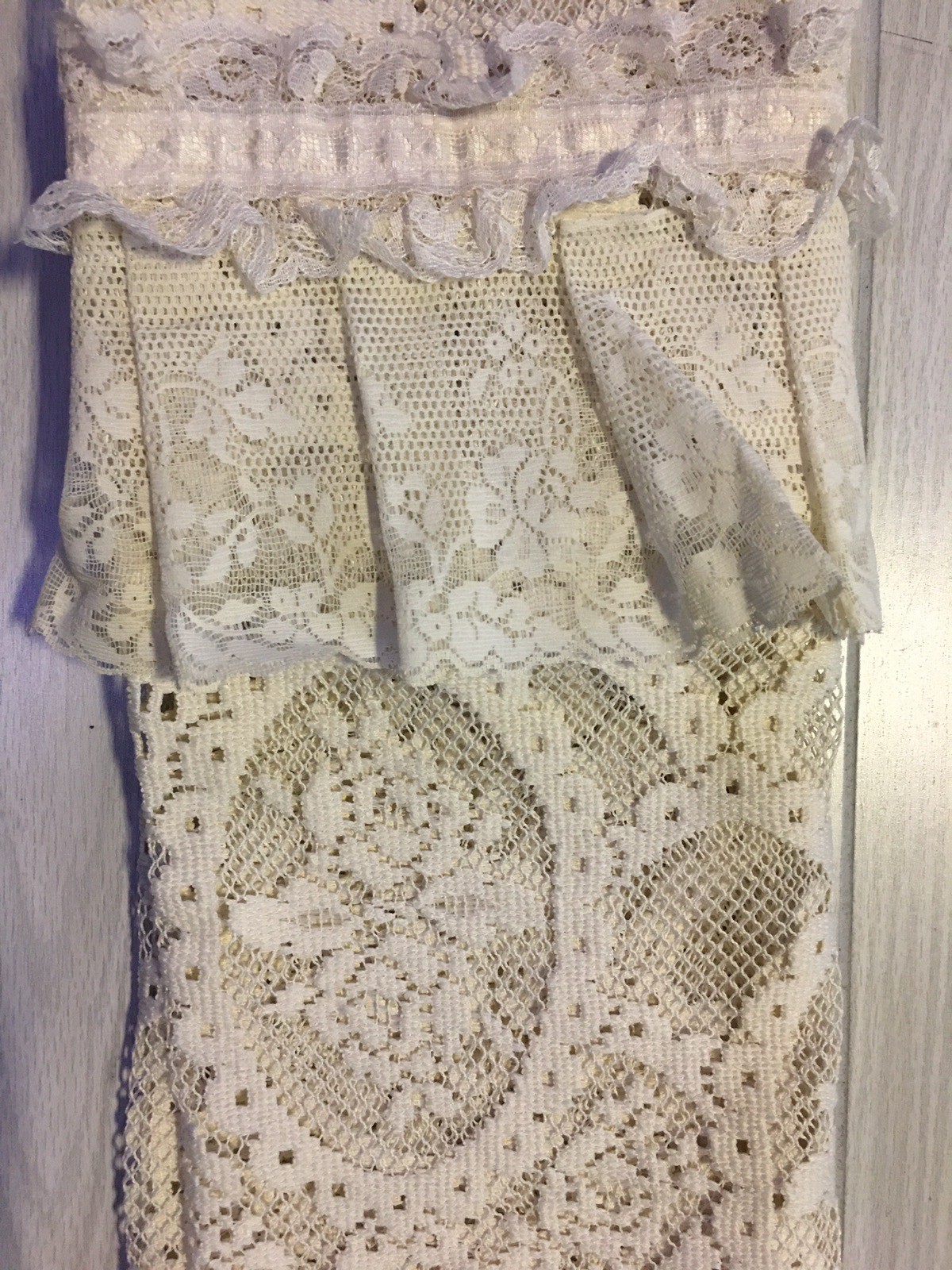 VTG LACE ROSE Curtain Panel-Ruffle Tiered-59 x 23 USA-Country Cottage Core