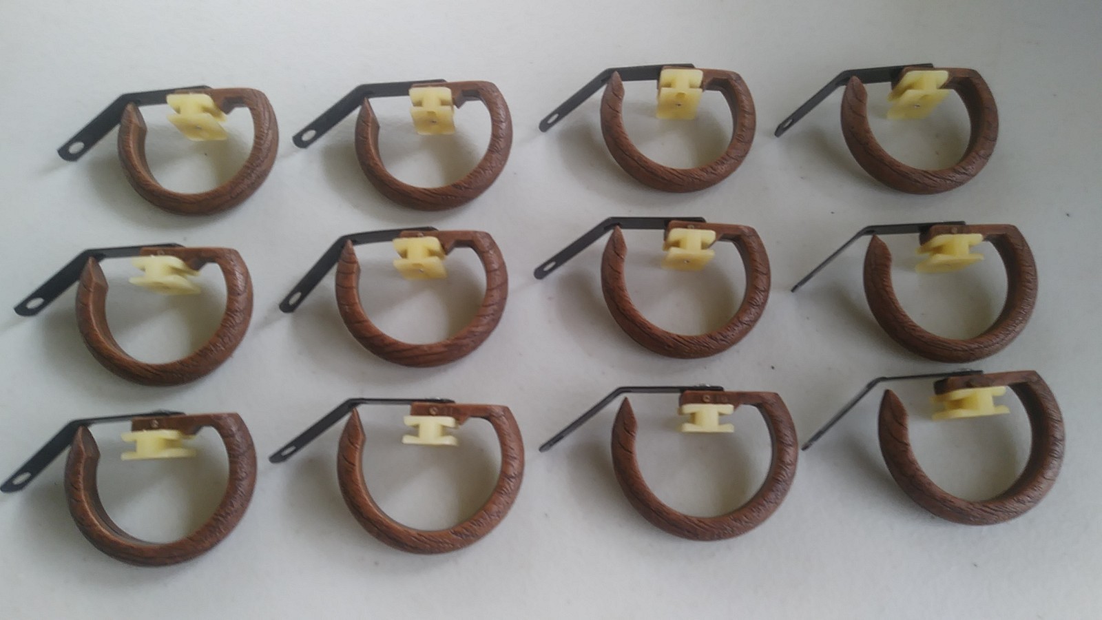 Vtg Kirsch 1 inch diameter traverse rod ring slides 55130B 85. Brown color. 471