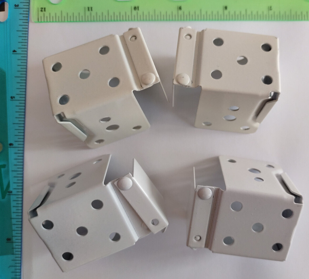 Mini Blind Bracket for 1″ X 1 1/2″ Headrail (inc. Bali): Metal (Box Style)