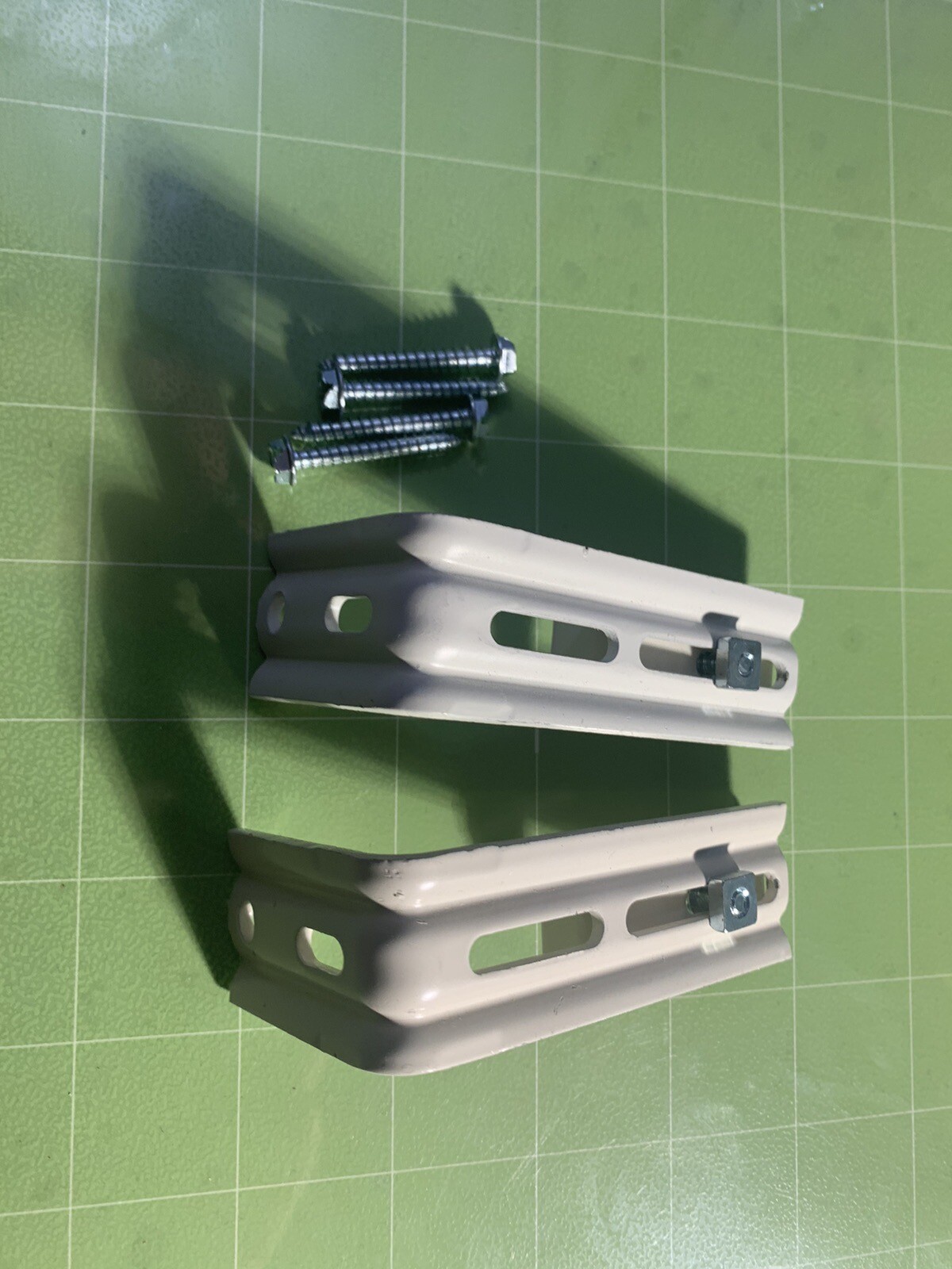 Bali Graber Vertical Blind G85 Bracket 1-1/2 Inch Headrail (Outside Mount)