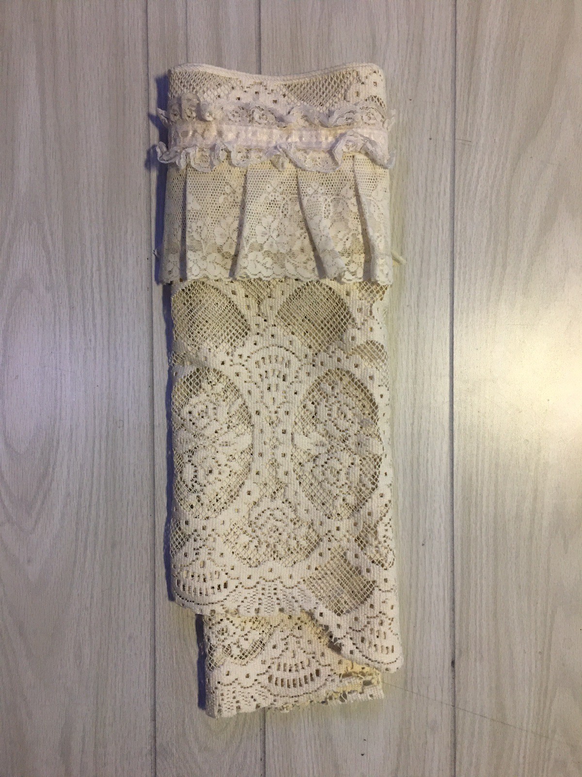 VTG LACE ROSE Curtain Panel-Ruffle Tiered-59 x 23 USA-Country Cottage Core