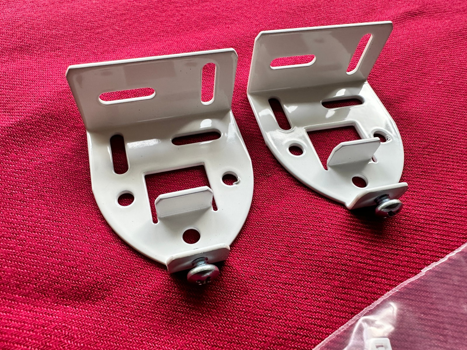 Lutron WIN-BRK-64U Roller 64 Universal Bracket New
