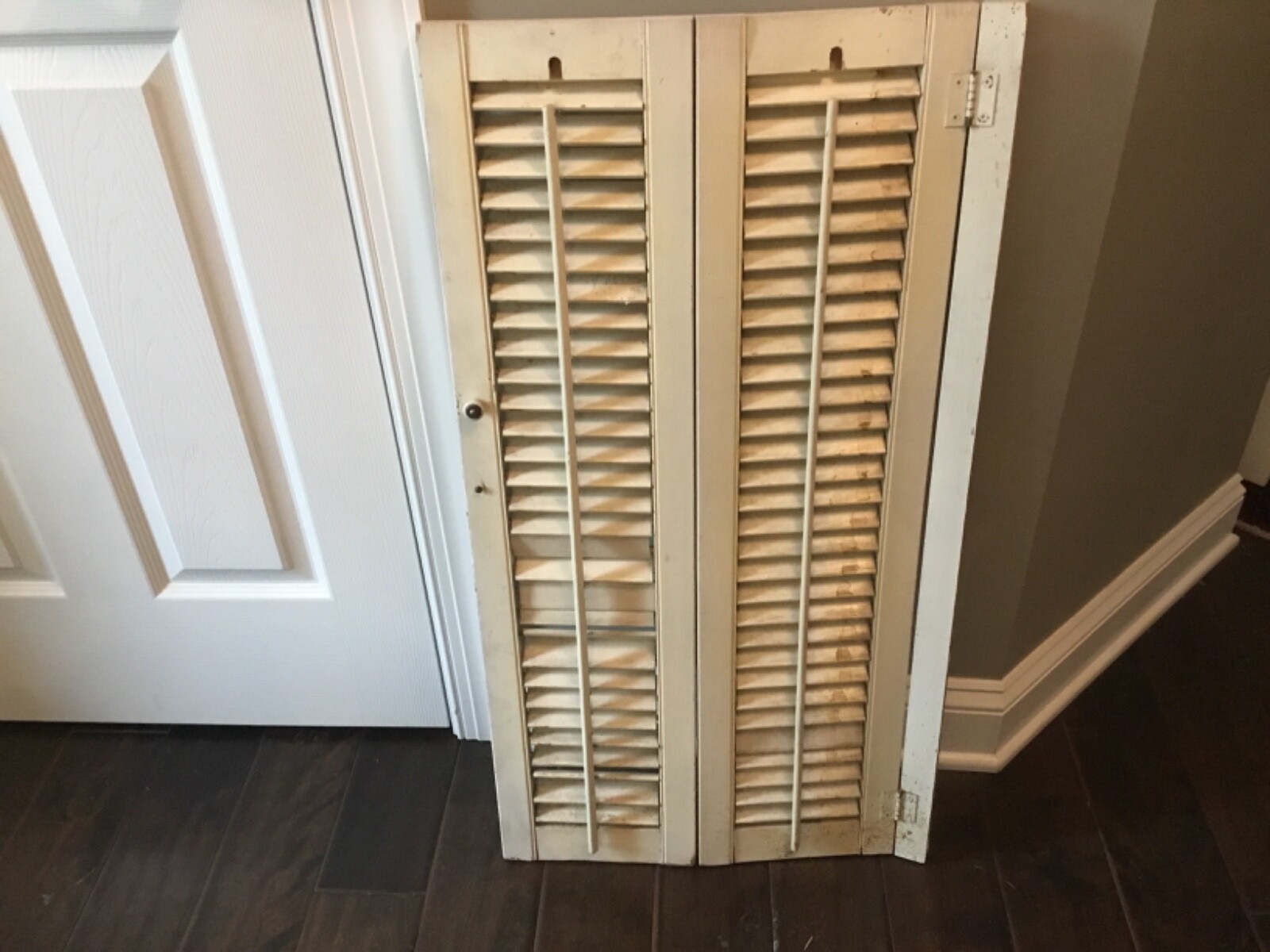 Vtg WINDOW SHUTTER Wooden interior LOUVER Plantation 33.75 Wx 18”T Chippy shabby