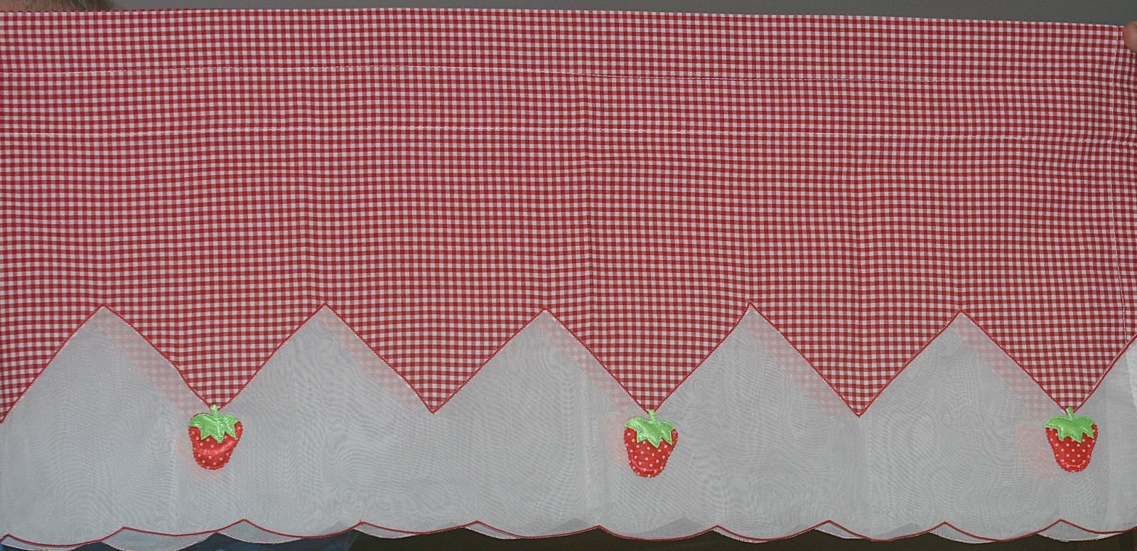 Red Gingham strawberries Valance Country Cottage Curtain 13.5″ x 60″ Rod Pocket
