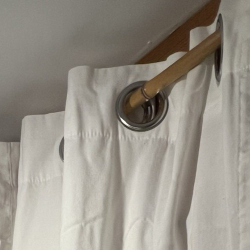4 panels (2 pr) EUC white poly/cotton “Threshold” (Target brand) 81″Lx42″W each