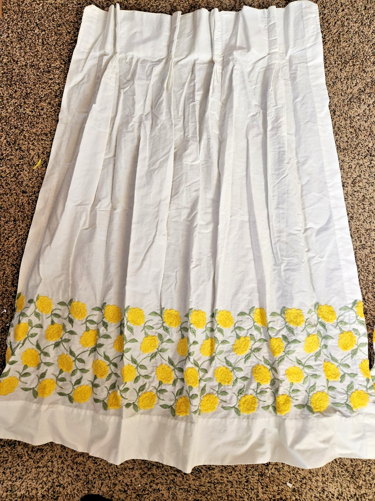 UNBRANDED PAIR OF GRANDMACORE COTTAGECORE CURTIANS 34″ EMBROIDERED FLOWERS