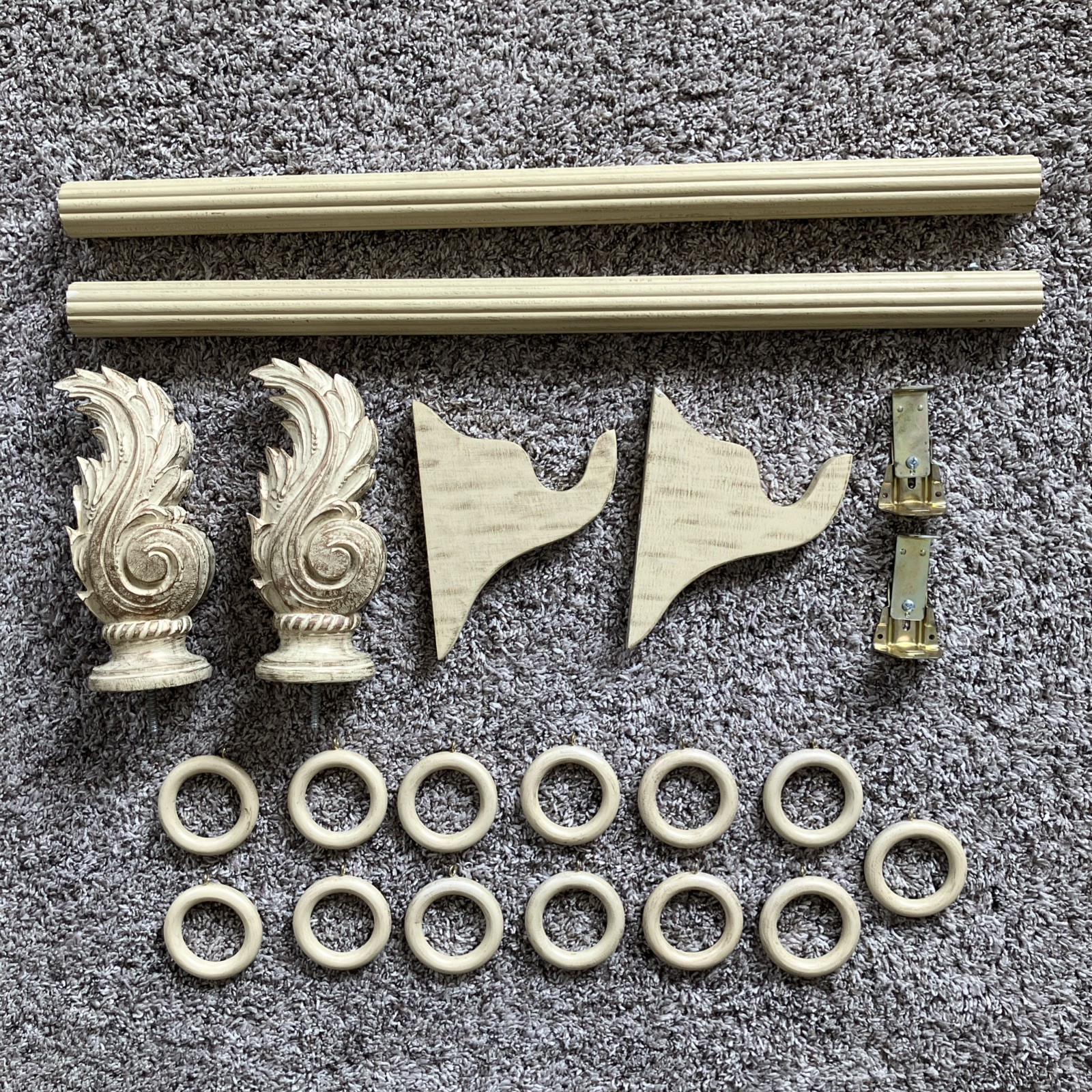 Faux Wood Ornate Curtain Rod Set Finials, Rod Holders, and Curtain Rings – 4 ft